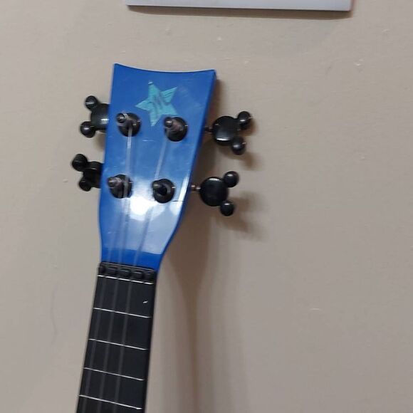 First Act 20' Mickey Mouse Disney Ukulele Guitar - Picture 4 of 8